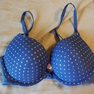 Victoria secret bra size 32d NWT